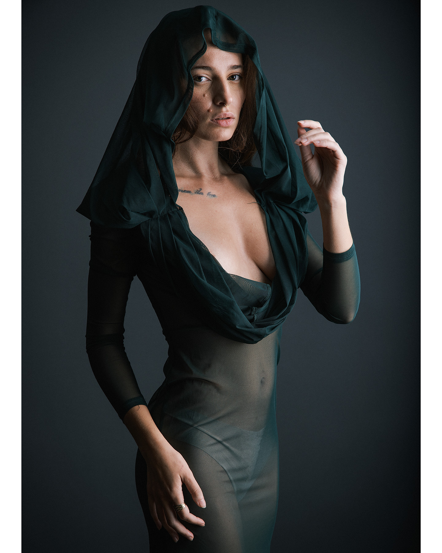 I created this image of @allyillustrated in my tiny home studio yesterday. You *can* get contrast in a small space.

It's always a delight working with Ally and extra thanks to @_christopherberry_ for his help in the studio all day yesterday.

@profoto 4x6 softbox
90mm @f/6.3 1/200
Canon R5